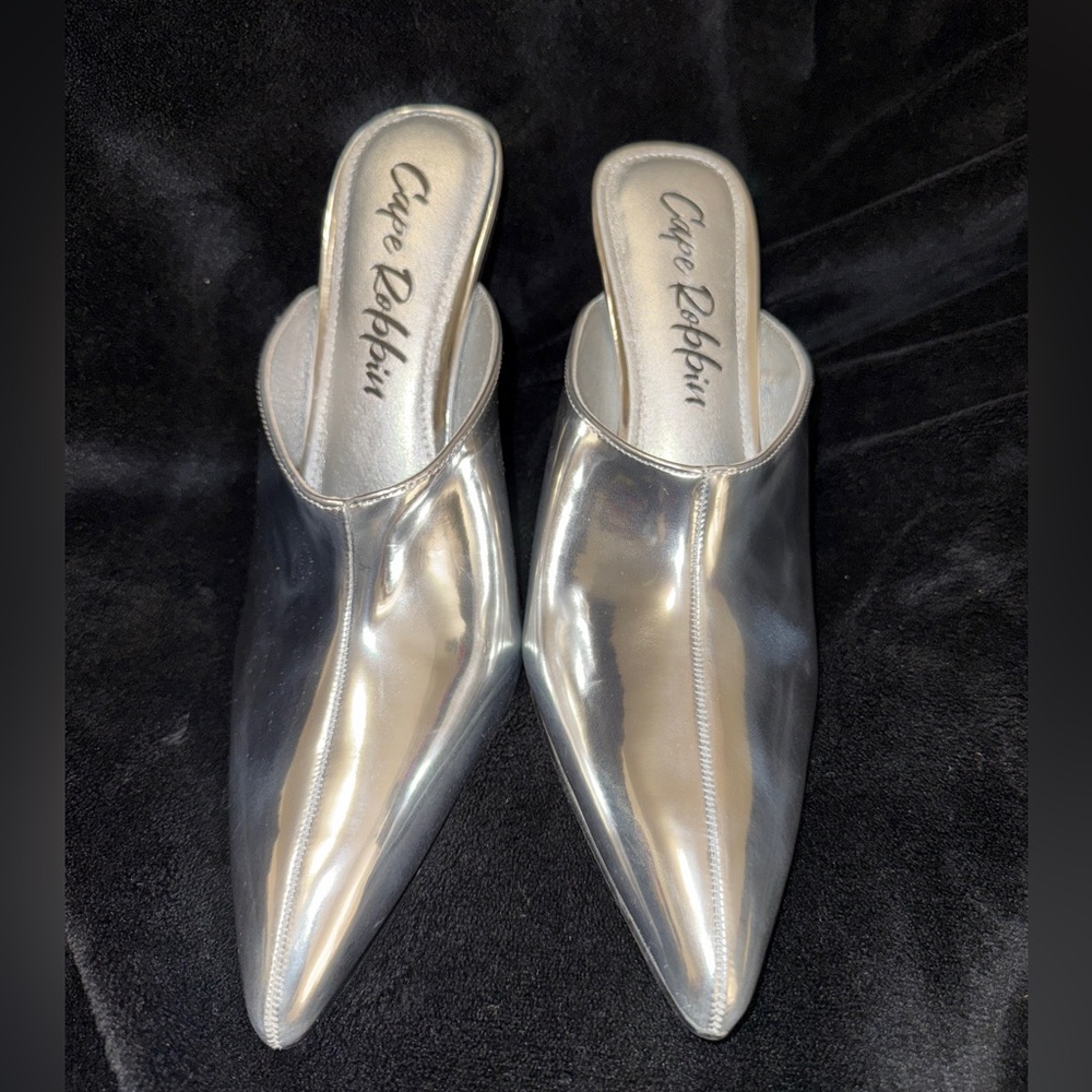 Cape Robbin Metallic Silver Lamb Statement Pointed Toe Mule Heels Sz 8.5 - Picture 6 of 17
